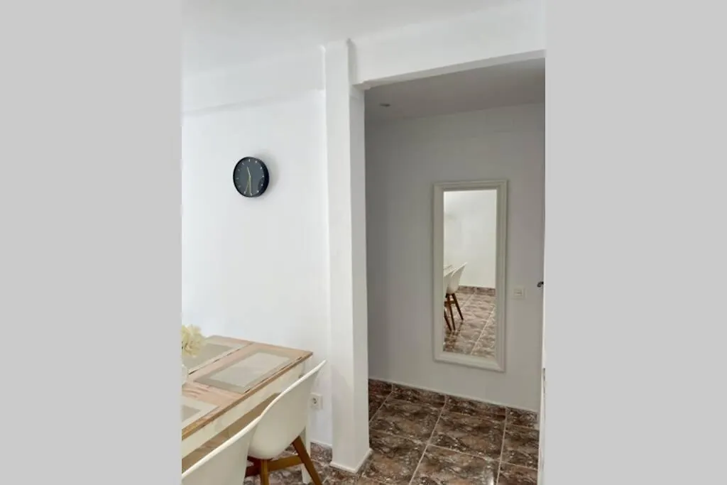 Holiday Apartment サロウ